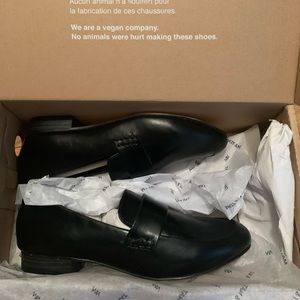 Never worn still in box Matt & Nat IVY Women's Vegan Loafers